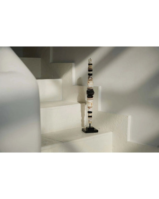 De Geldschelp op Standaard - Zwart Wit - L