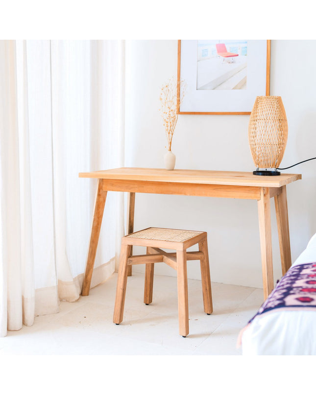 Houten kruk – massieve rechthoekige kruk – handgemaakte vierkante kruk gemaakt van regenboomhout met geweven rotan zitoppervlak SUBANG