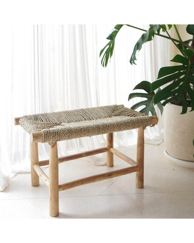 Bank SUNGAI gemaakt van massief hout met zitvlak van geweven zeegras