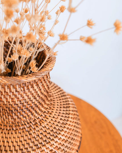 Rotan vaas – houten vaas – vaas voor gedroogde bloemen – kleine rotan vaas – Boho decor vaas gemaakt van geweven rotan en hout (Ø 22 cm) KAMARI bruin