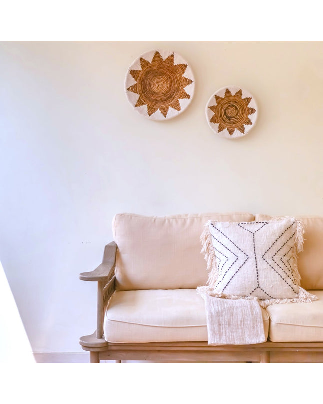Ronde Boho Wandmand – Geweven Wanddecoratie – Decoratieve Schaal – Geweven Wandbord met Geborduurd Sterpatroon ADARI (2 maten, Ø30/40 cm)