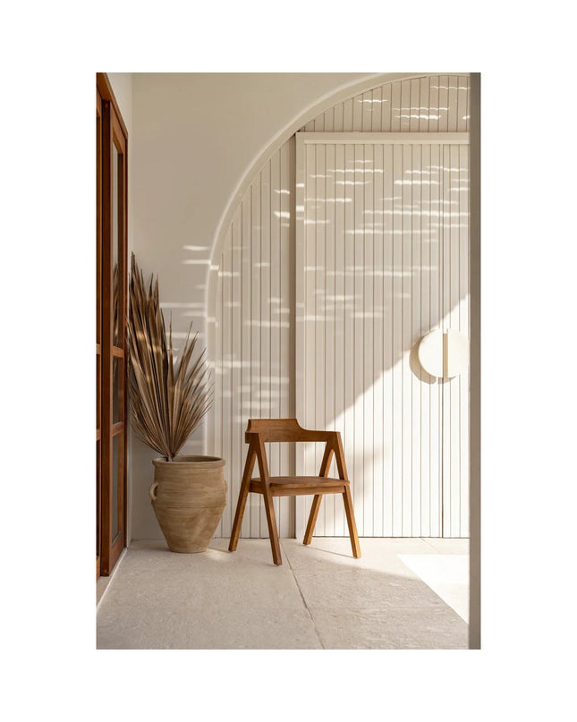 De Nihi Sumba eetkamerstoel - buiten