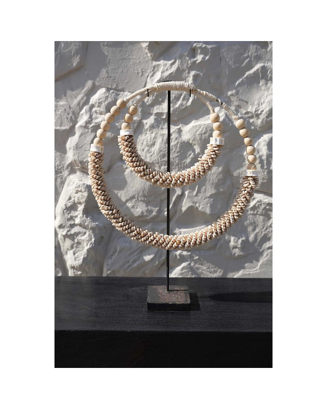 De dubbele schelpketting op standaard - naturel