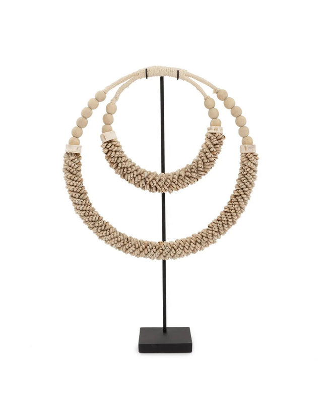 De dubbele schelpketting op standaard - naturel