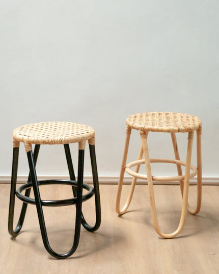 Rotan Kruk KOLAKA Zwart Ø35 cm met Geweven Zitvlak | Kleine ronde kruk met drie poten